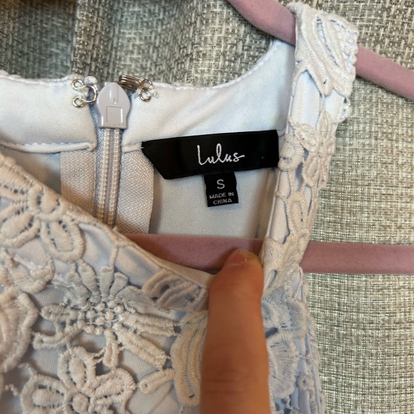 Elegant Lace Dress - Picture 2 of 5